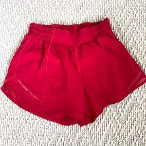 LULULEMON hotty hot low rise short 4”